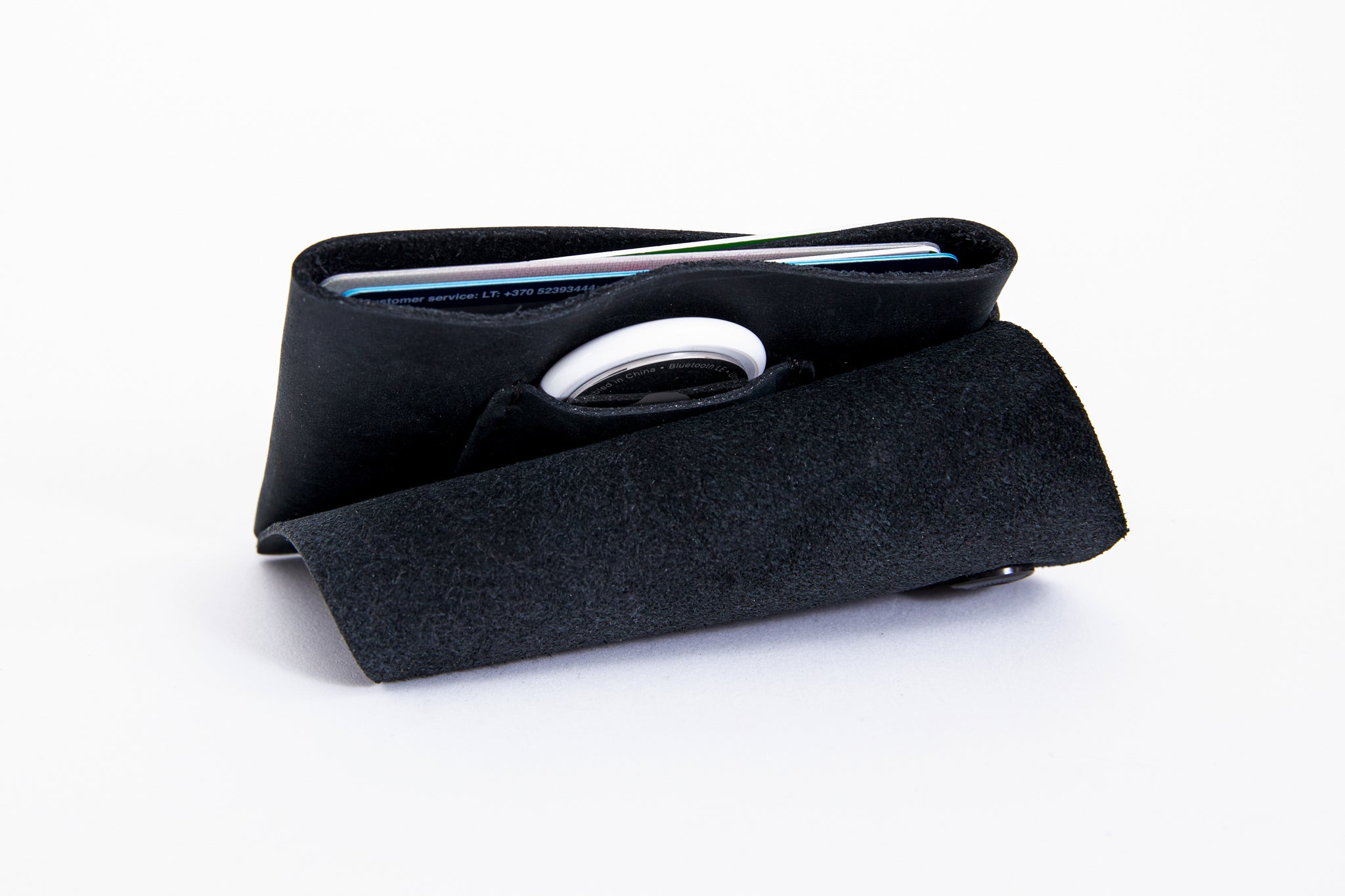 Slim Minimalist Wallet with hidden AirTag Black leather
