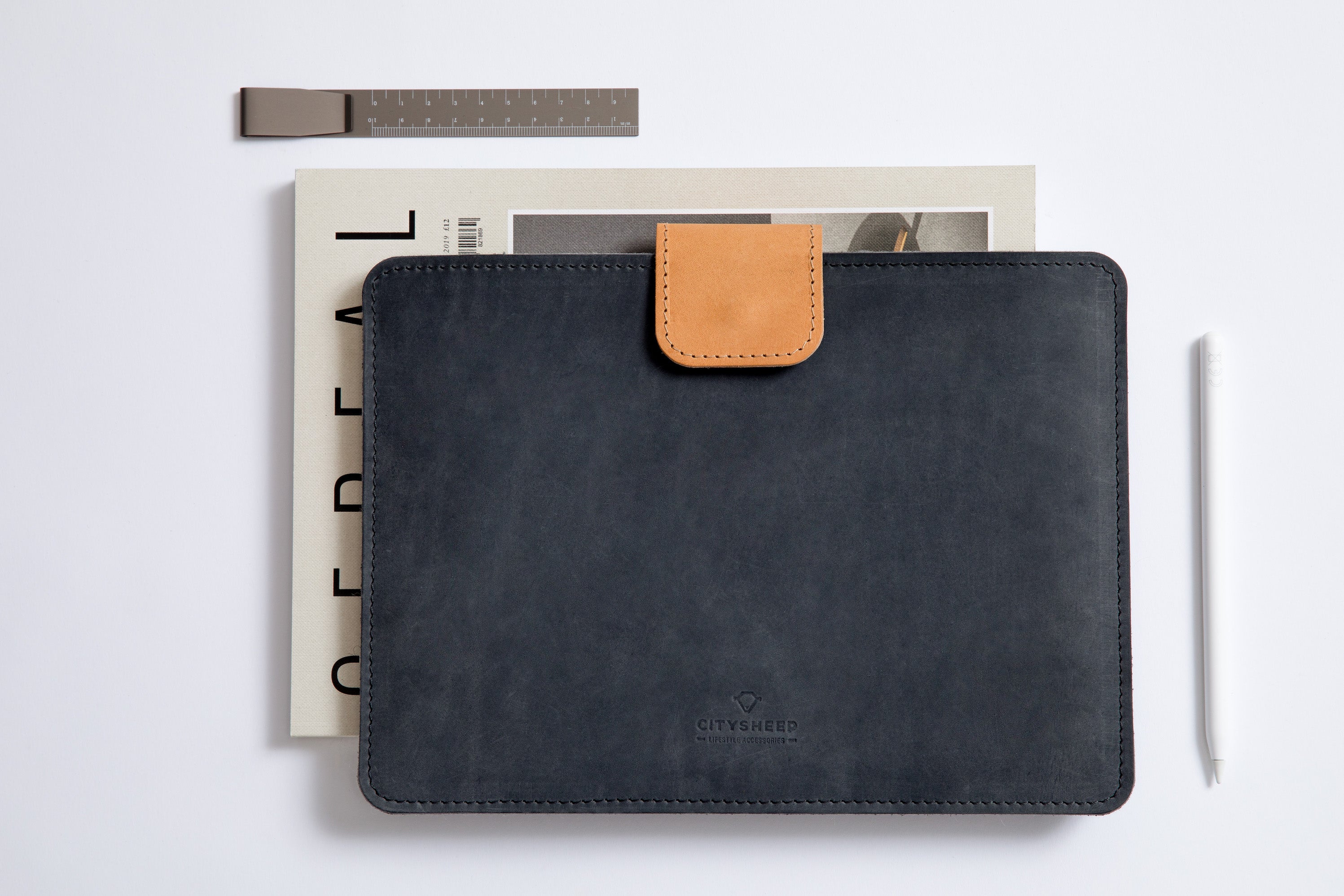 Minimalist design Remarkable 2/ Remarkable Paper Pro Leather Sleeve for top protection. Grey leather.