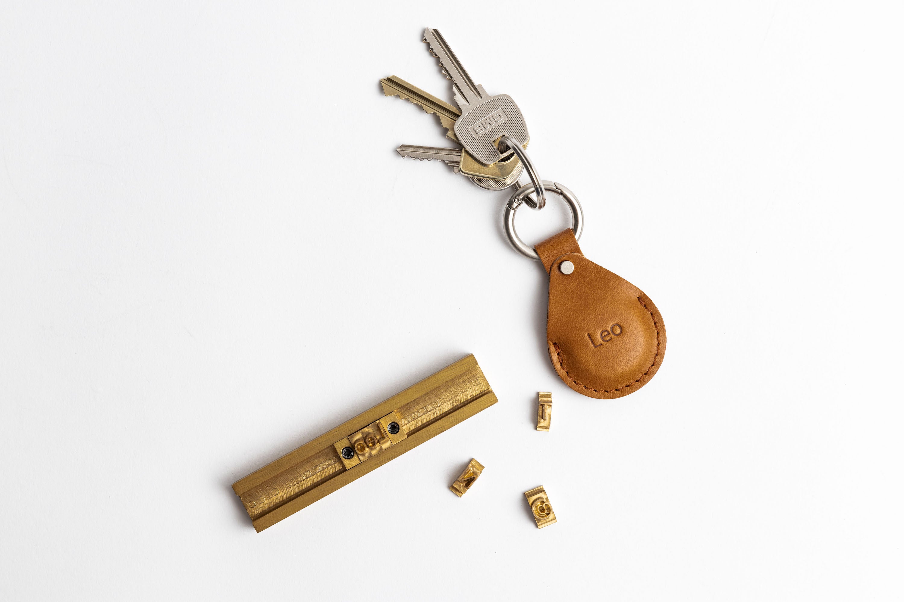 Personalized leather AirTag holder keychain, made from Luxury vegetable tanned leather, perfect tech lover gift.