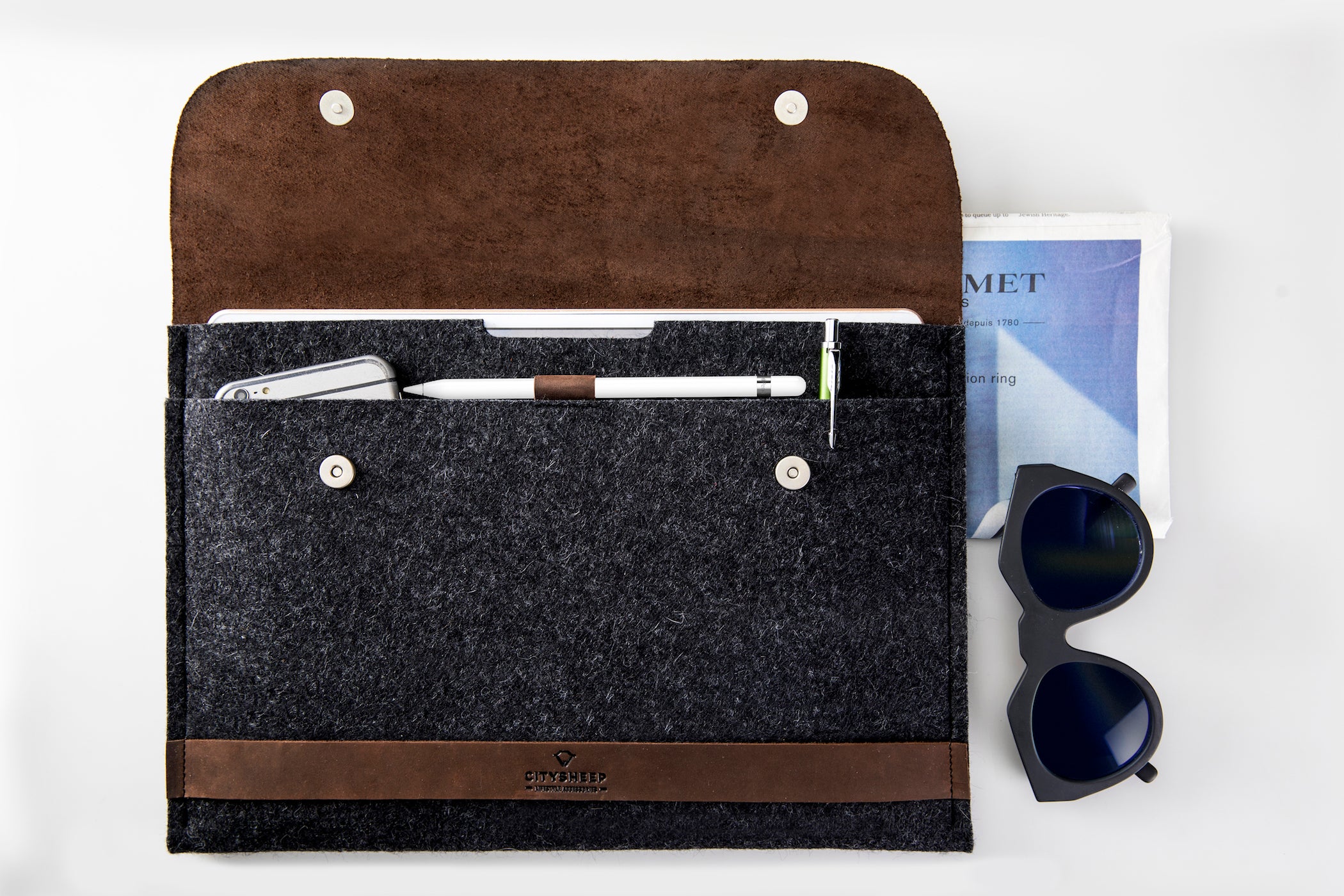 Handcrafted iPad Pro 13 leather and wool felt case with loop for Apple pencil.