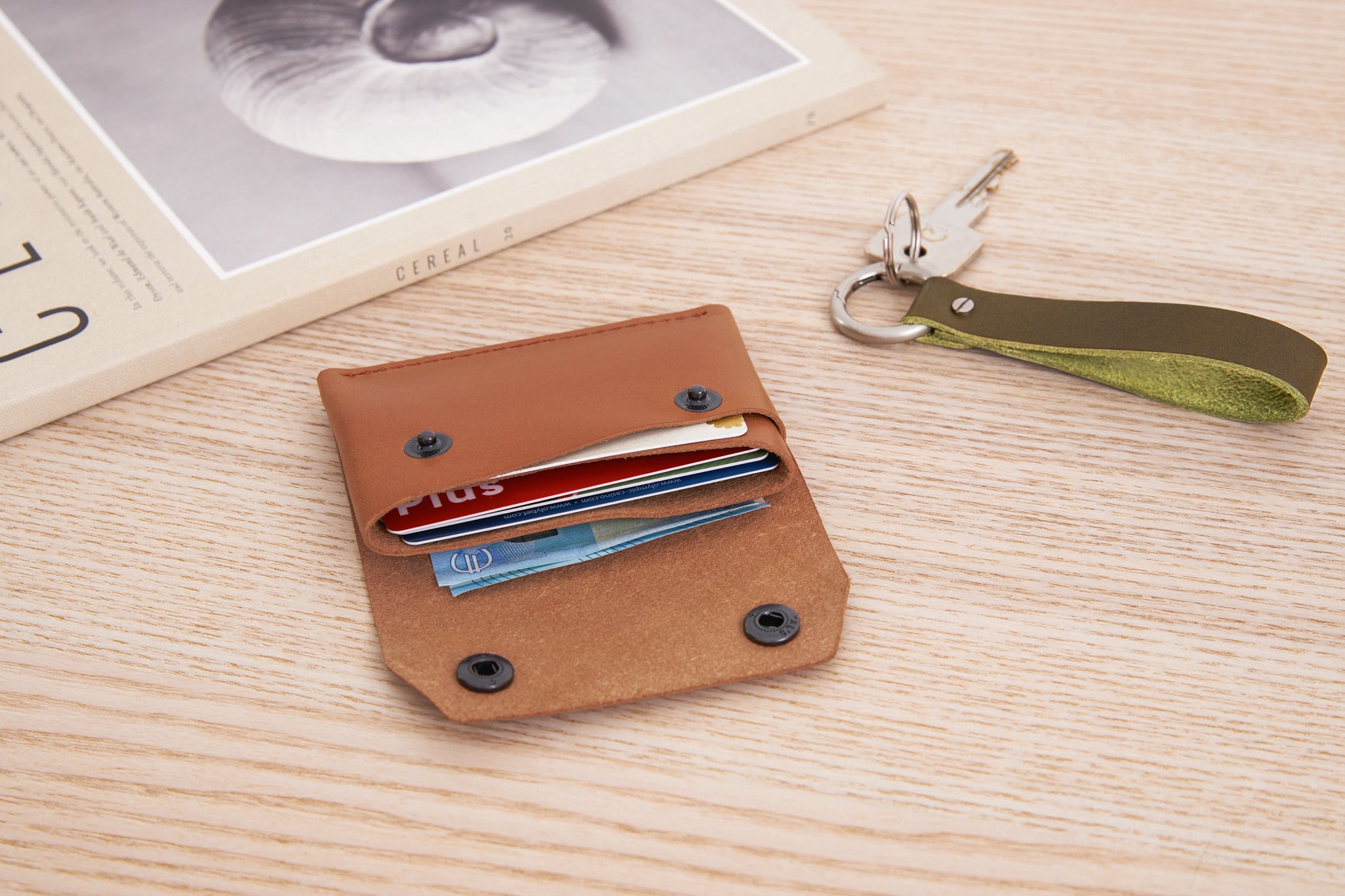 AirTag wallet made from Luxury Italian vegetable tanned leather