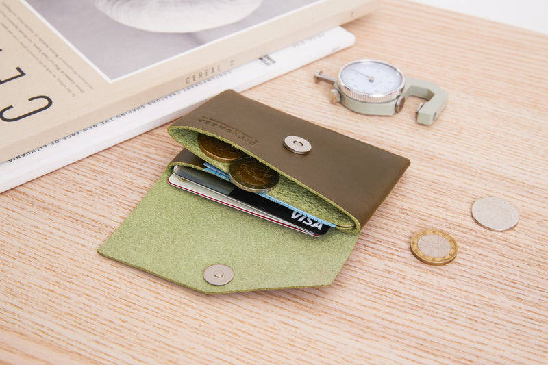 Minimalist leather wallet for women seamless