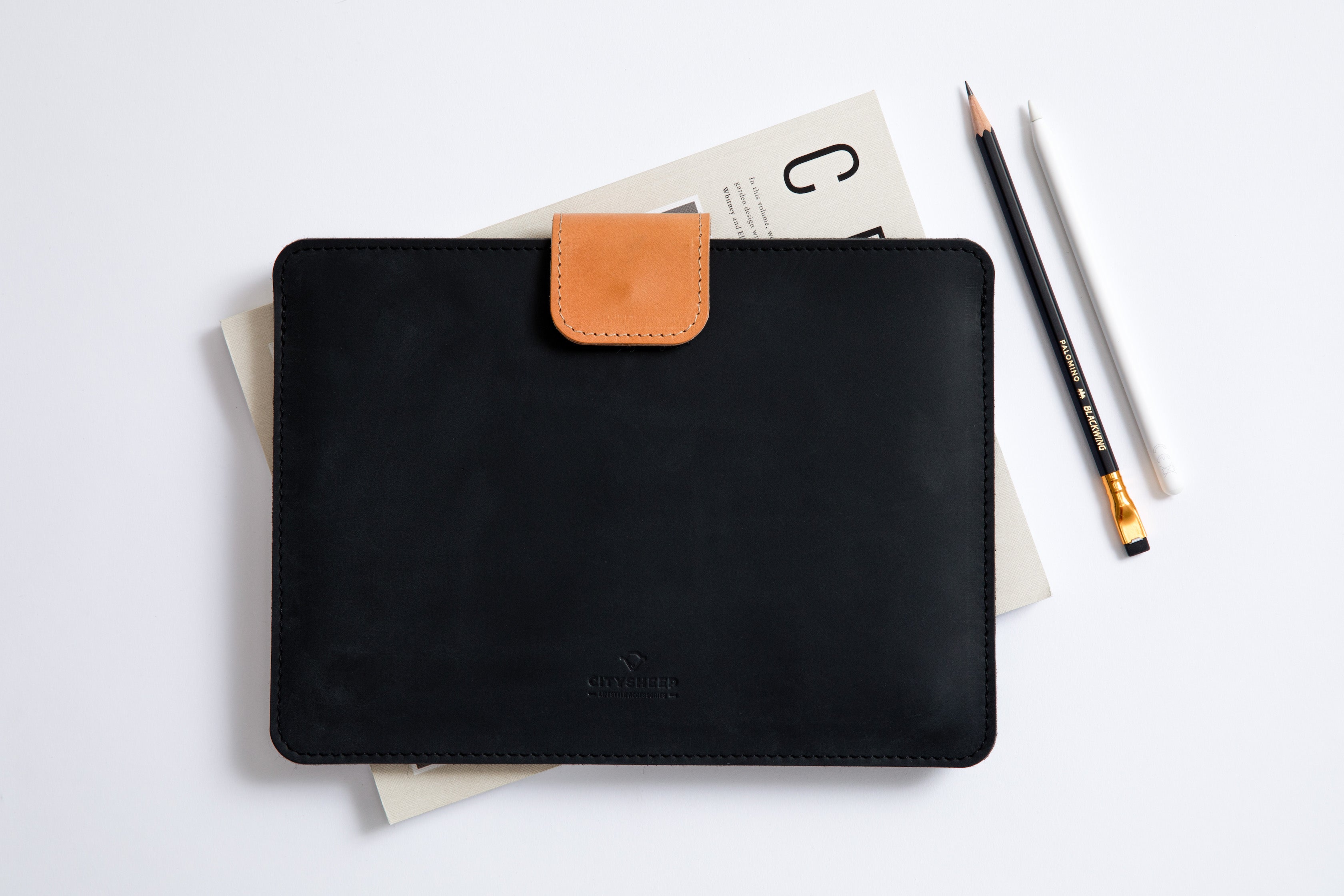 Handcrafted Remarkable Case made from full grain leather and padded with wool felt for top protection and style.