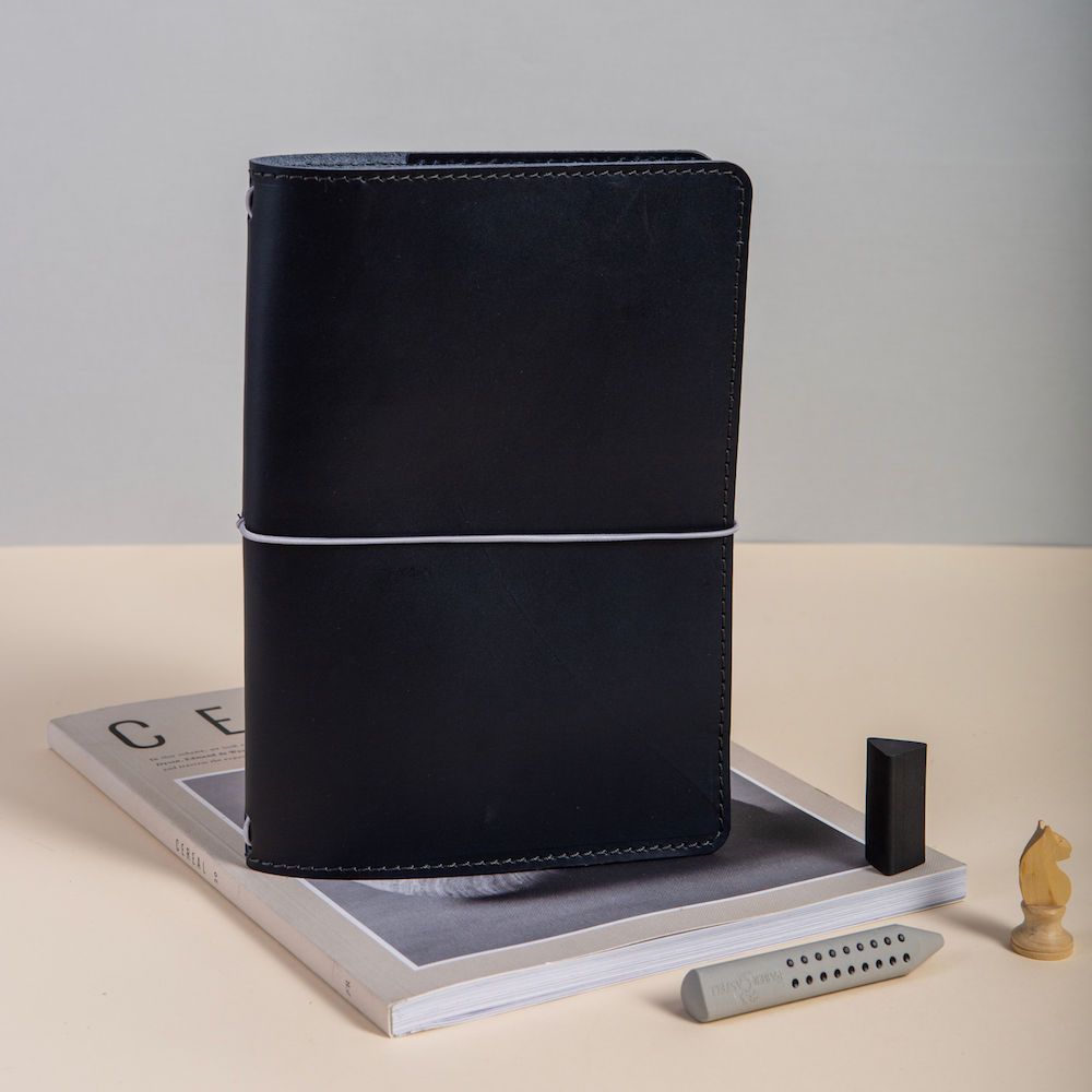 Natūralios odos užrašų knygelė CARRY MORE/ Tamsiai Mėlyna