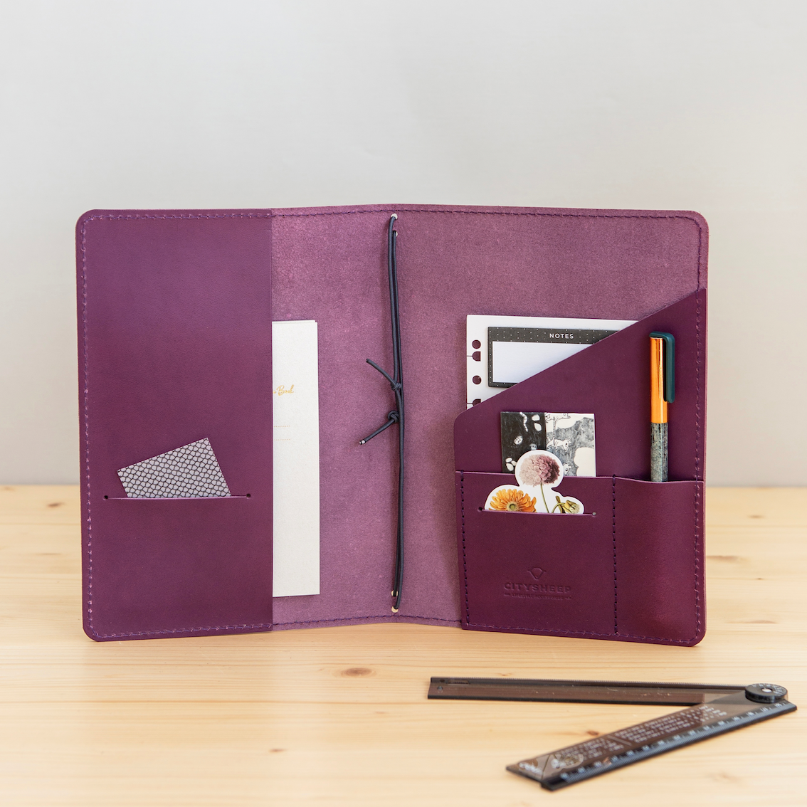 Odinė užrašinė su kišenėmis CARRY MORE/ Violetinė