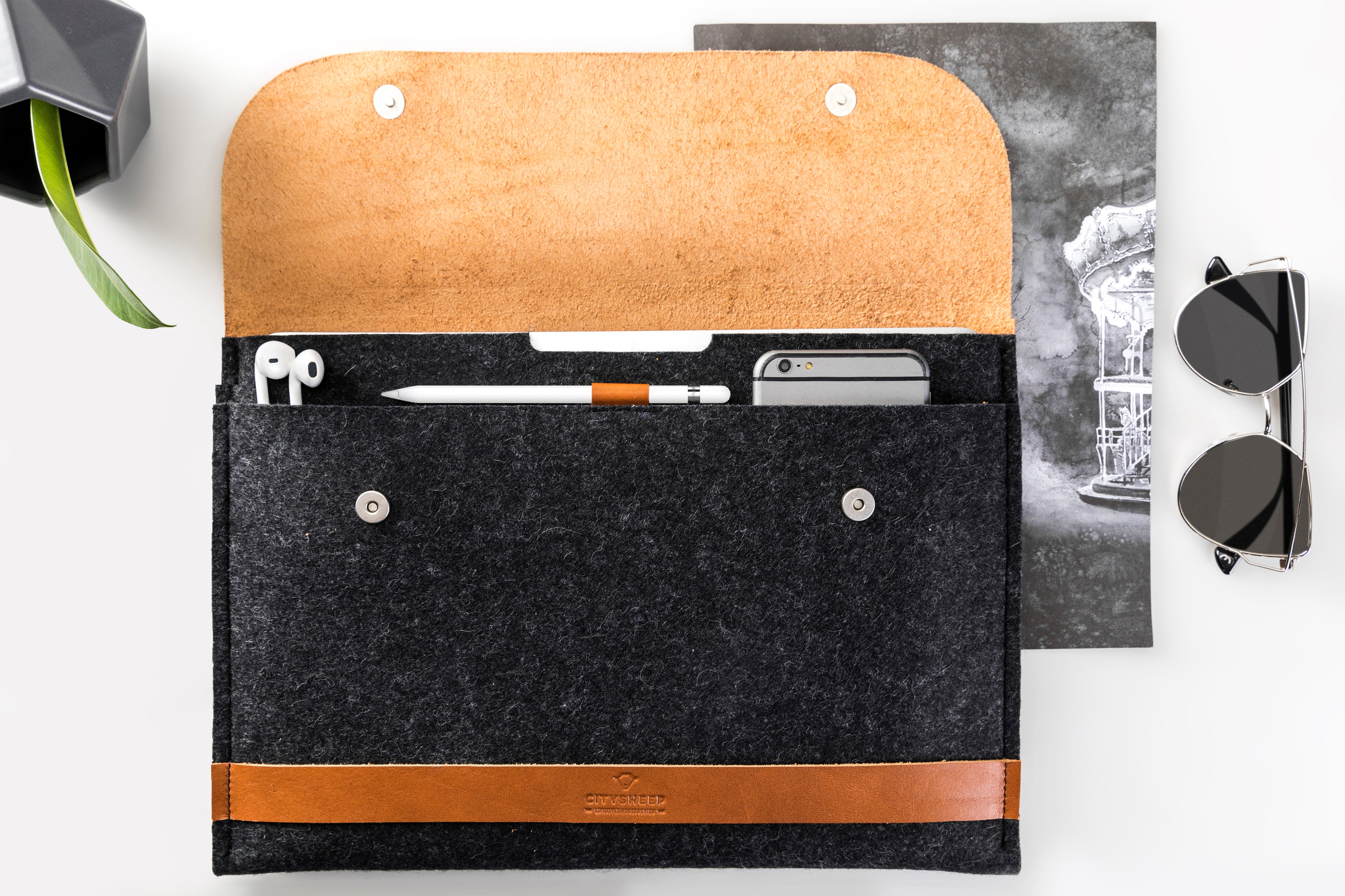 Įmautė MacBook kompiuteriui / Šviesiai ruda / CARRY MORE