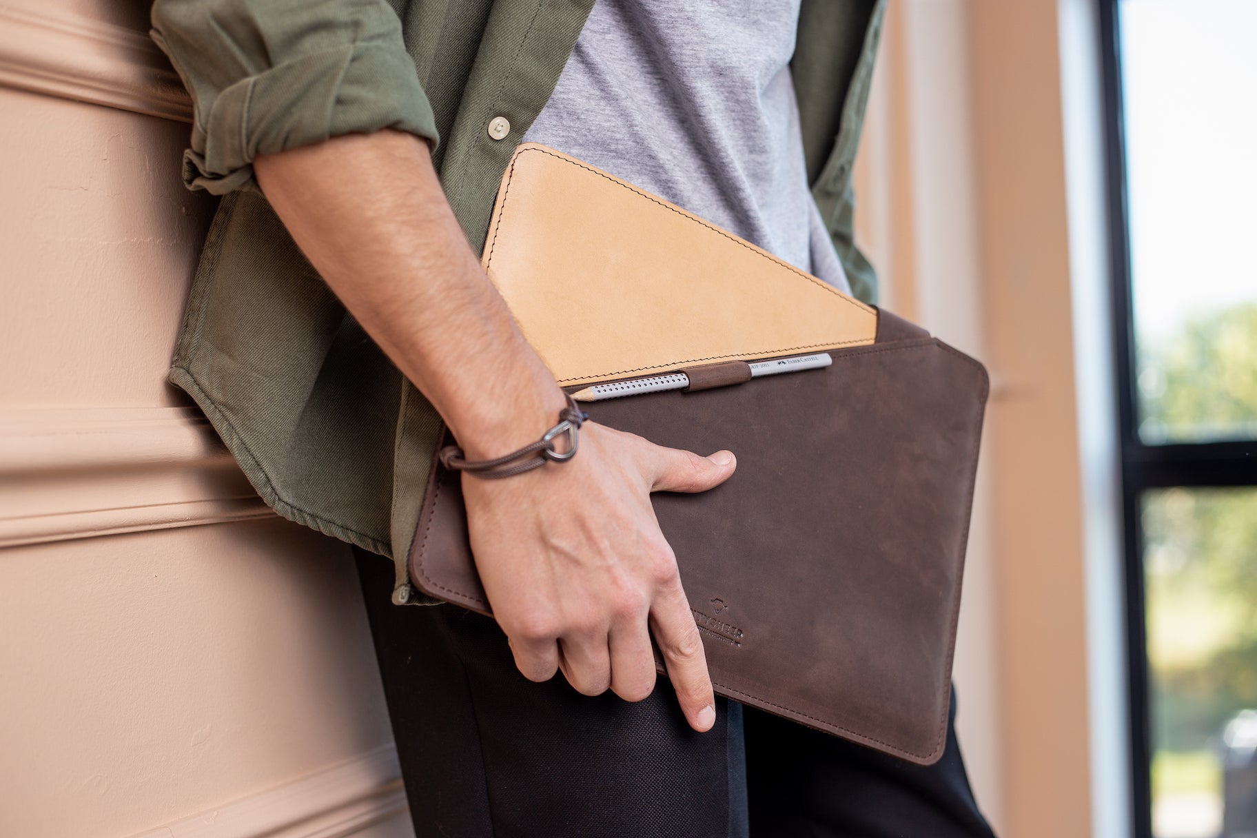 SLIM FIT MacBook nešiojamo kompiuterio įmautė / Ruda
