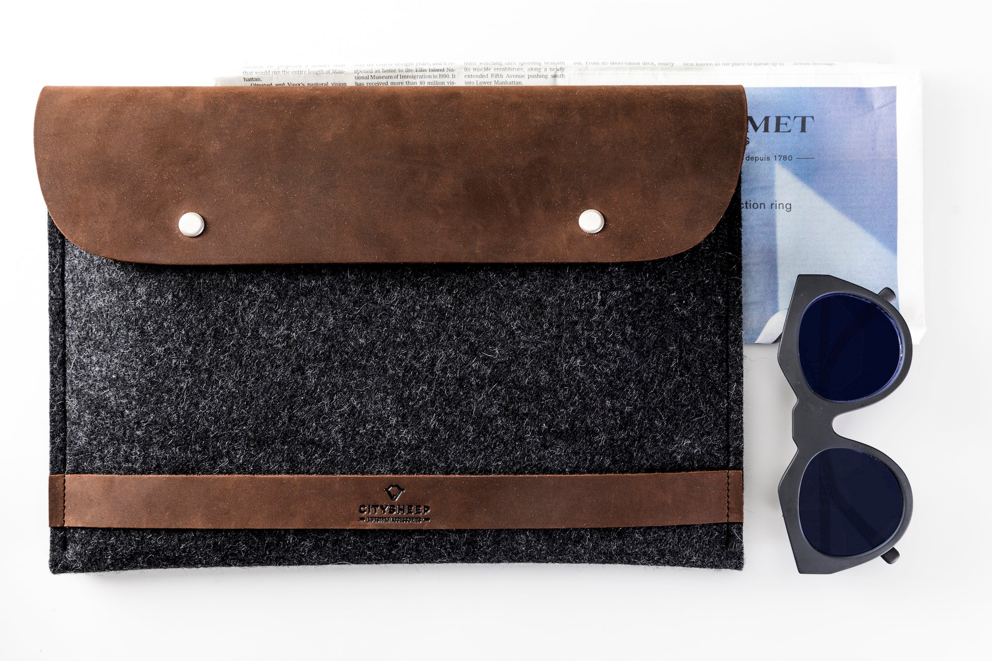 Merino wool felt and Brown leather iPad Air case with Apple pencil holder, magnetic closure.