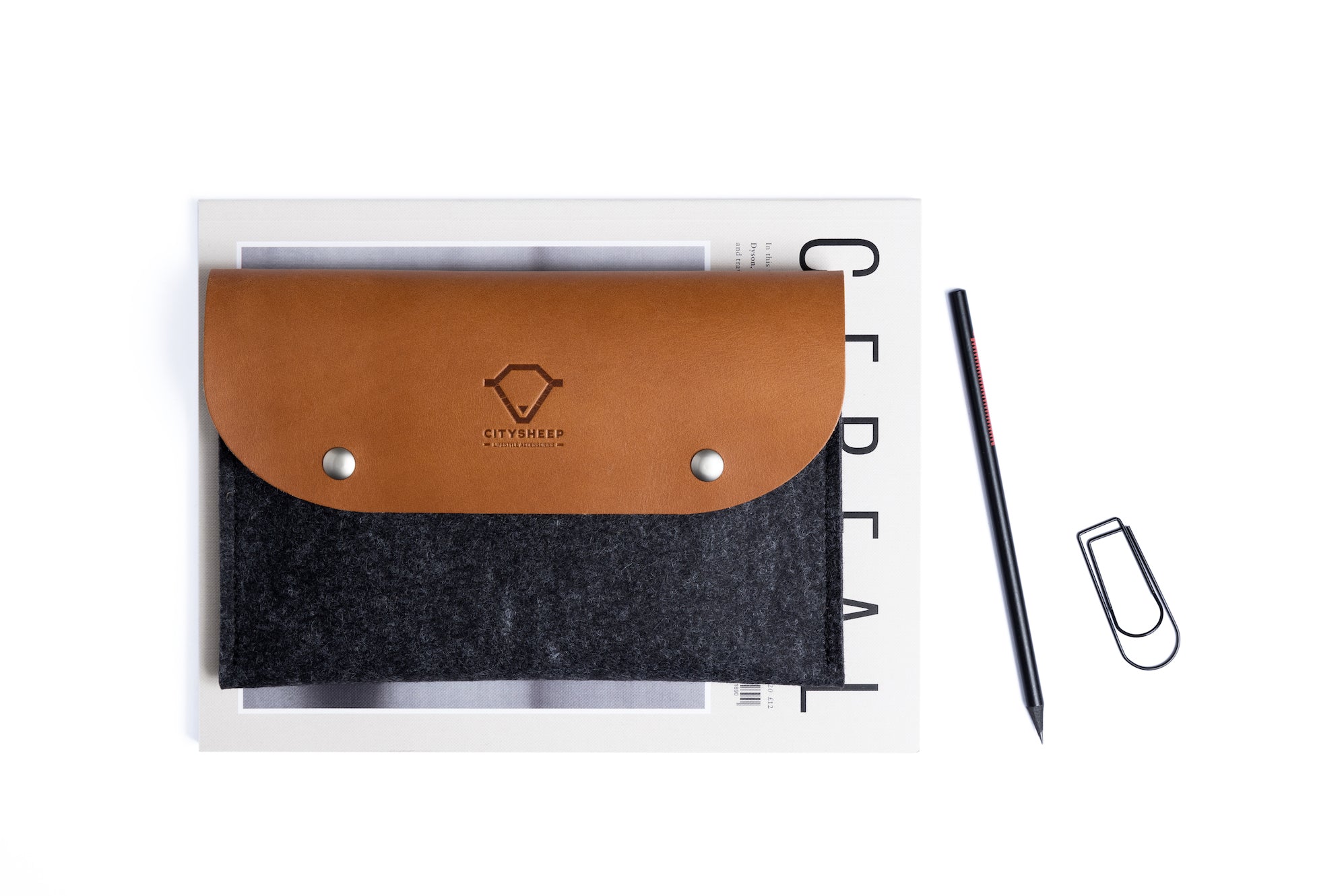 cable organizer bag for travel made from wool felt and Italian vegetable tanned leather