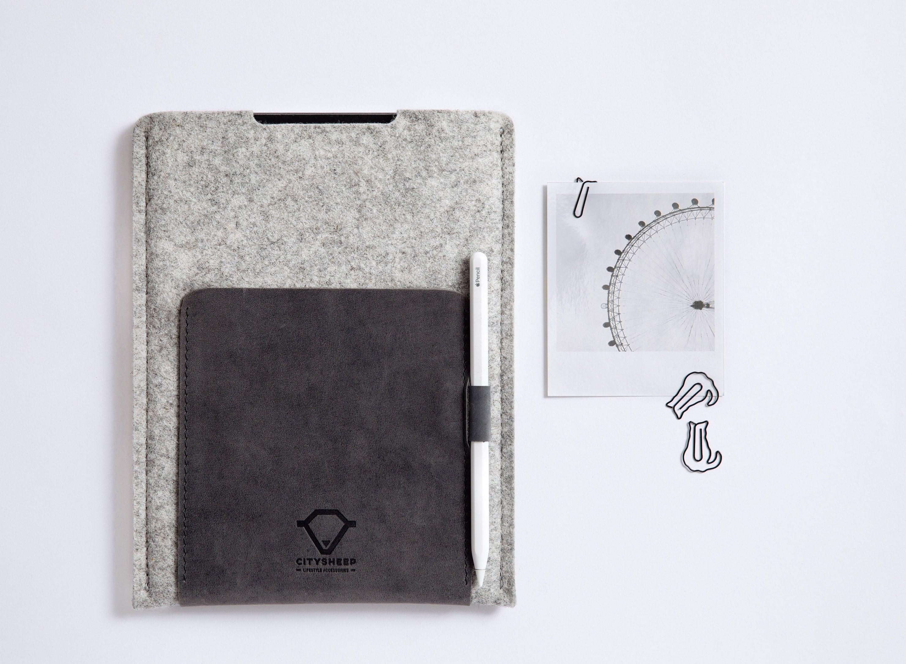 iPad sleeve light grey wool felt and grey leather pocket. Super slim design.